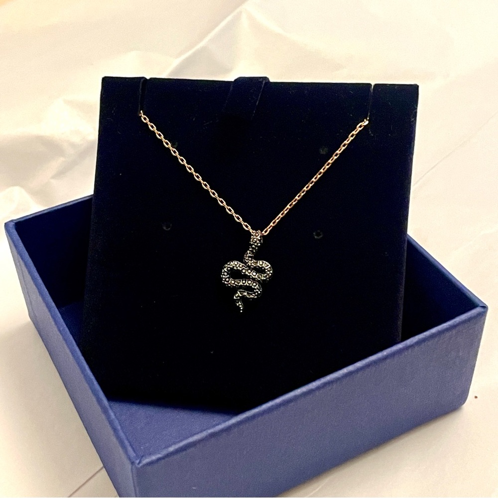 Swarovski rosegold black cz snake necklace